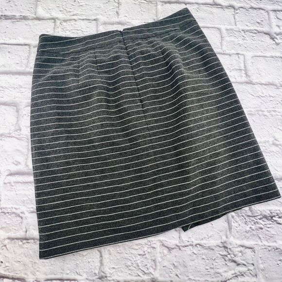 NOT FOR SALE            Loft Skirt Womans 4 Grey White Stripe Asymmetrical Faux - Picture 6 of 7